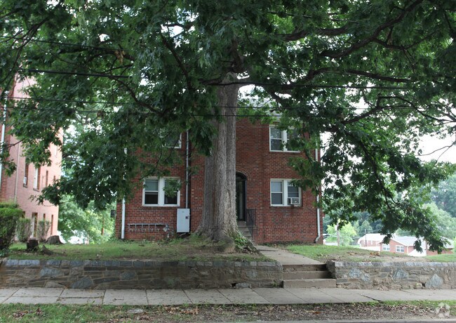 Building Photo - 2920 P St SE