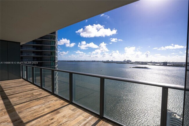 Building Photo - 2 br, 2 bath Condo - 650 NE 32nd St Unit 3306