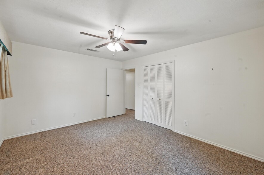 Building Photo - 2221 Prince John Dr