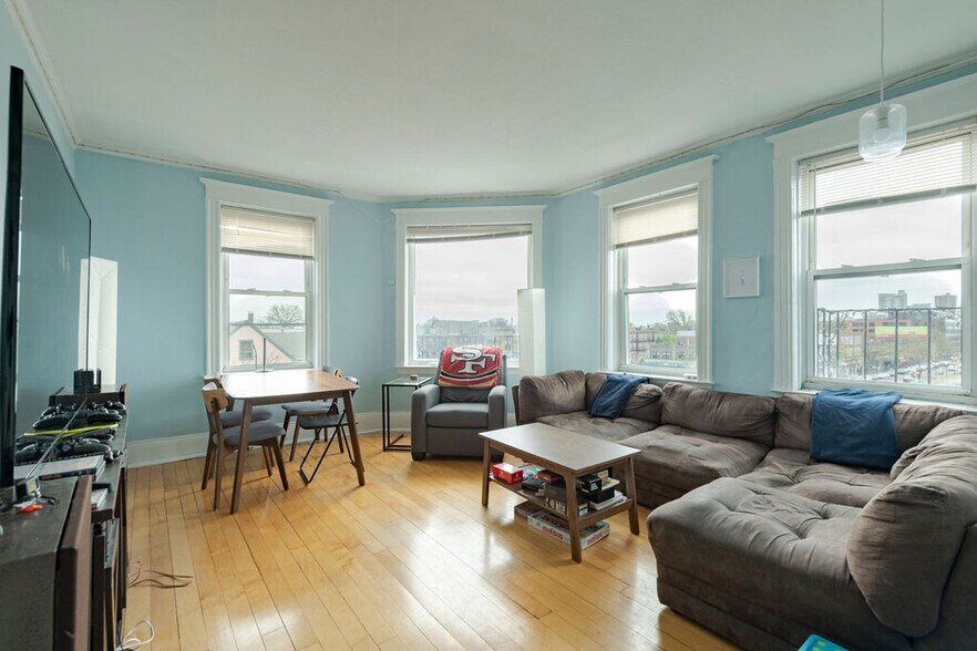 Building Photo - 178 Brighton Ave