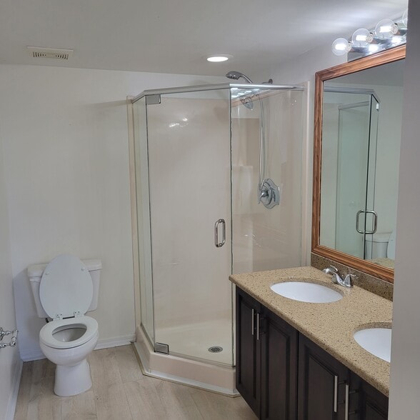 Master Bath - 481 Quail Forest Blvd