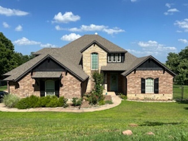 Building Photo - Very Nice 5 bedroom 3.5 bath home in Luther