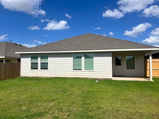 Building Photo - 2925 Firefly Dr