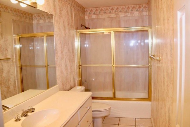 Building Photo - 903 Milroy Dr W