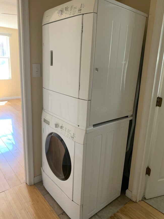 Building Photo - 1849 Willington St