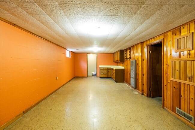 Building Photo - Charming Ranch Home with a great yard in Desirable Southwest Columbia