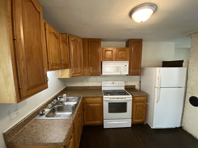 Building Photo - 320 Wolfe St