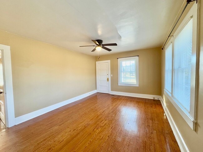 Building Photo - Must See Country Home Minutes to Kerr Lake