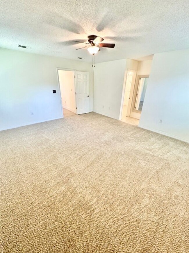 Building Photo - 1315 Forest Shore Dr