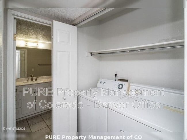 Building Photo - 3275 S Ammons St