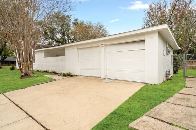 Building Photo - 4947 Cheena Dr