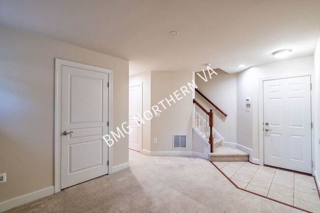 Building Photo - 3316 S Kemper Rd