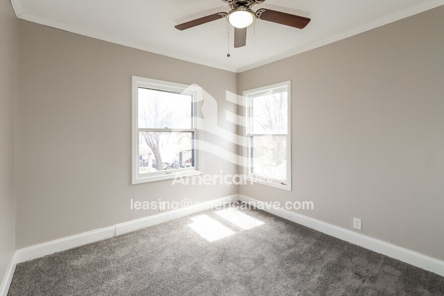 Building Photo - 136 N White Ave