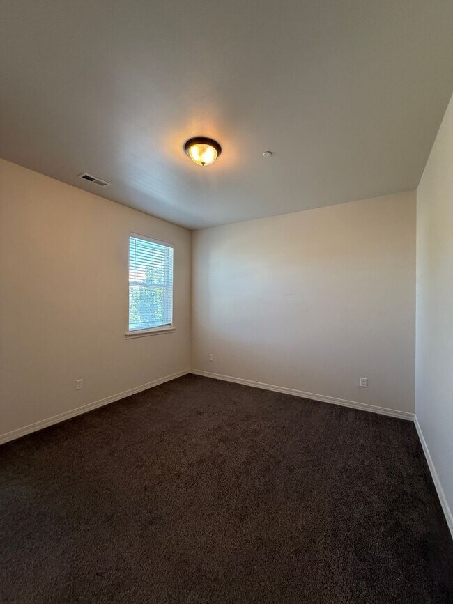 Building Photo - 4823/4825 Barbera St