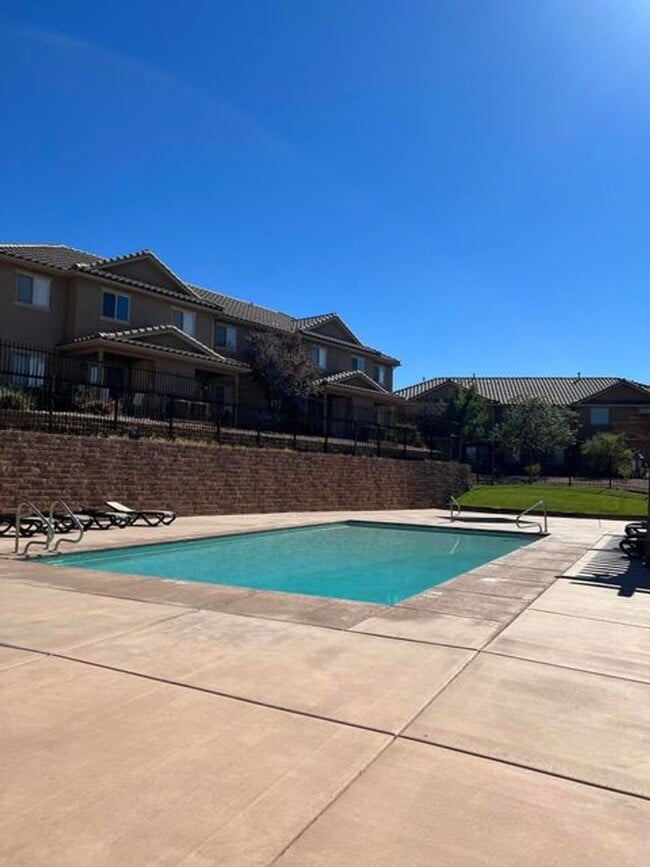Building Photo - Cottages at Fossil Hills