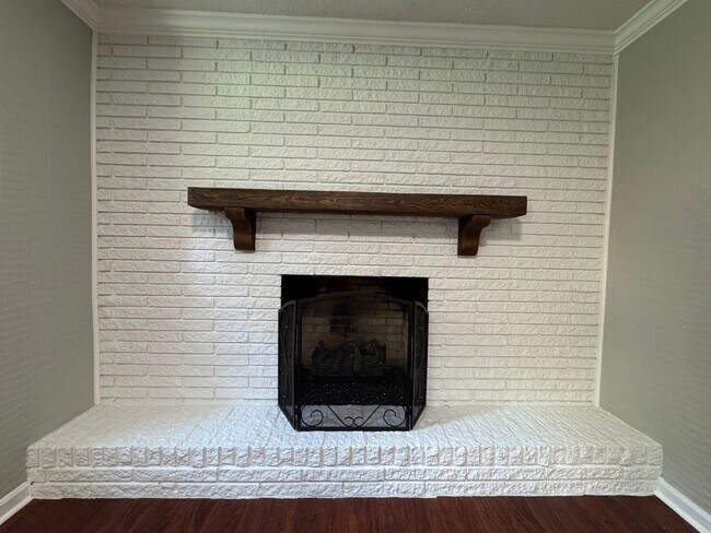 Building Photo - Spacious 3/2.5 House in Twickenham Estates...