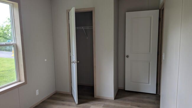 Building Photo - 15462 Lewis Rd