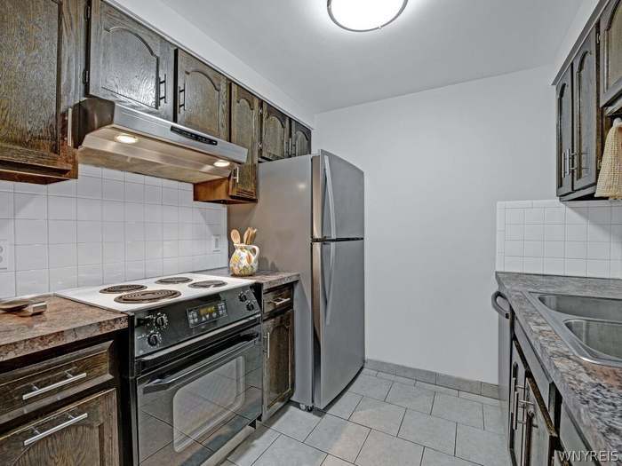 Building Photo - 205 Charter Oaks Dr