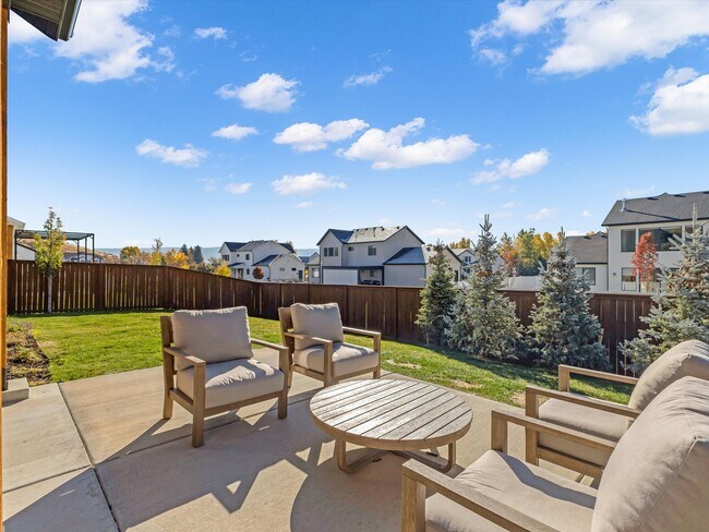 Building Photo - 296 E 230 N