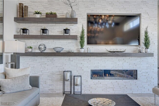 Building Photo - 6300 Clovis Point St