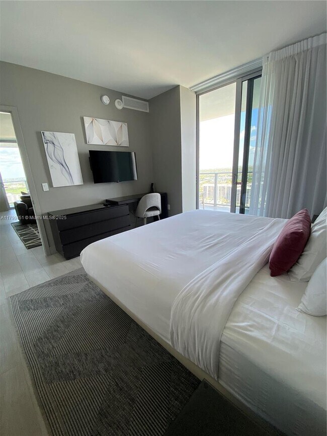Building Photo - 4010 S Ocean Dr