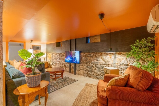 Building Photo - Cohabs Co-Living at Bedford 645
