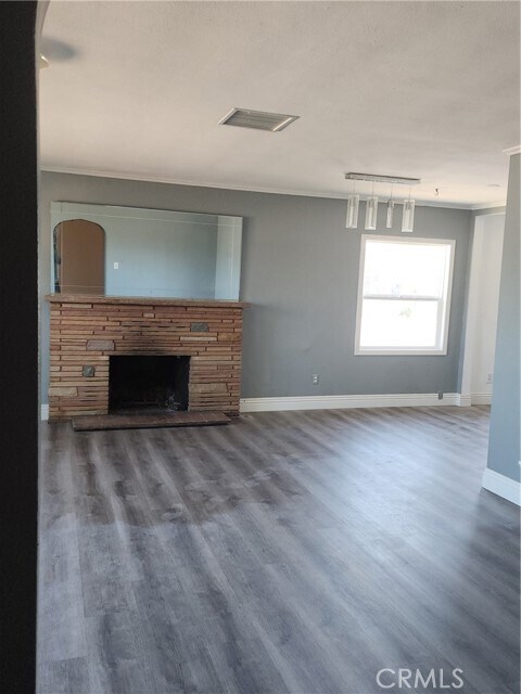 Building Photo - 858 S Riverside Ave