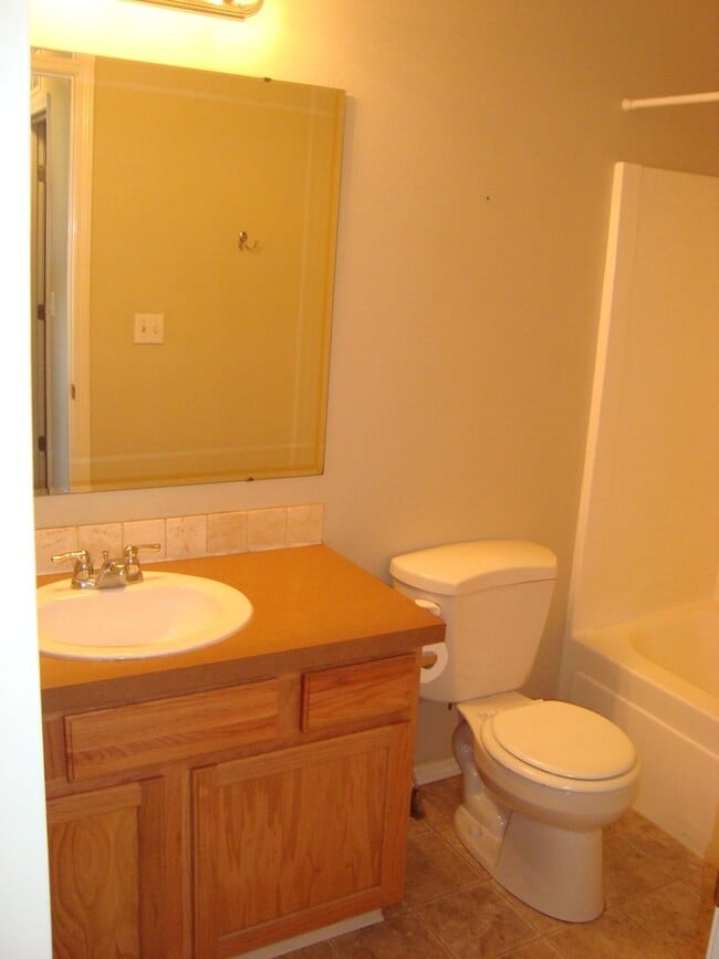 Building Photo - Beautiful two story home in Weston Pointe