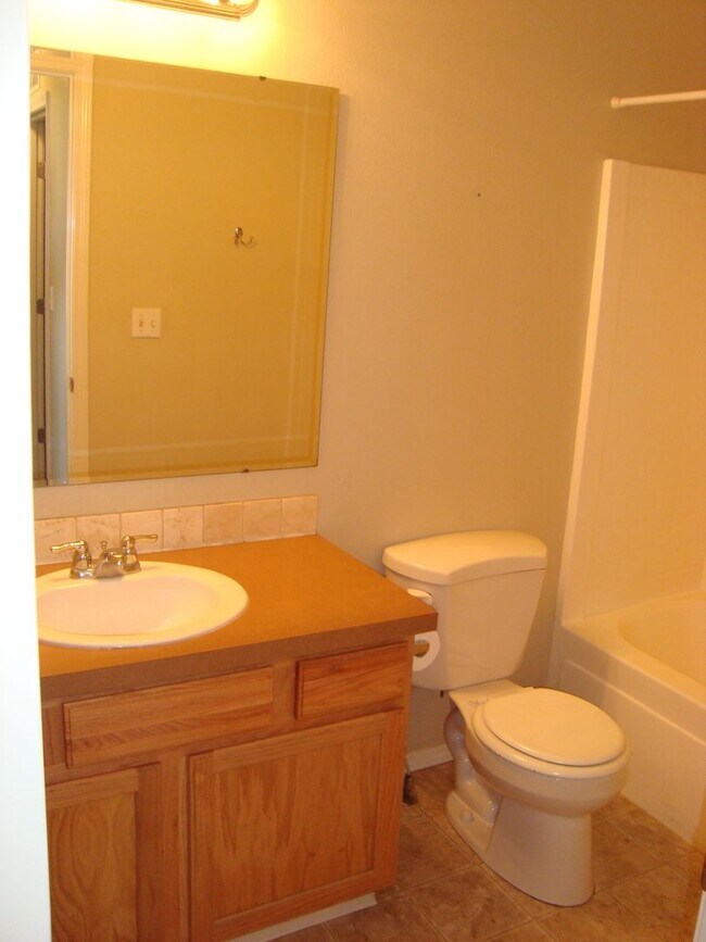 Building Photo - Spacious Beautiful Caldwell 3 Bed 2 Bath Home