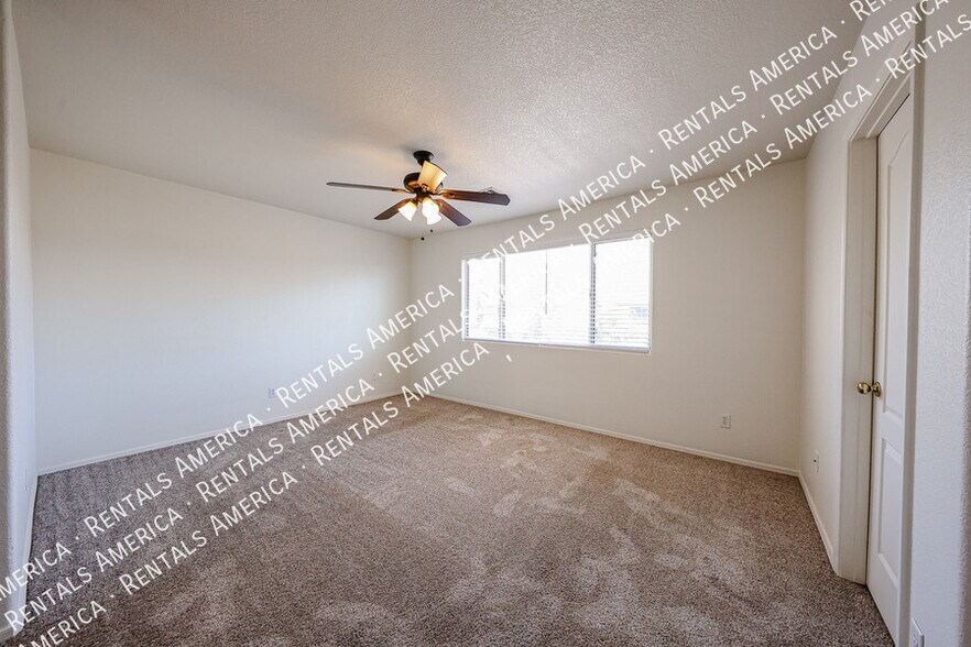 Building Photo - 14300 W Weldon Ave