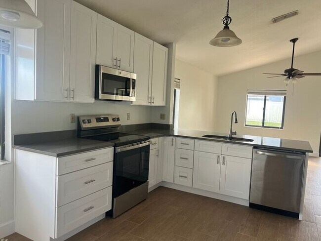 Building Photo - Charming Single-Family Home in Oviedo, FL