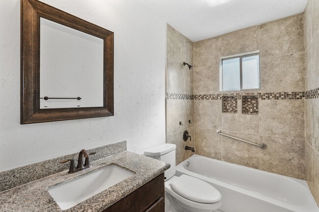 Building Photo - 15226 Flamingo Park