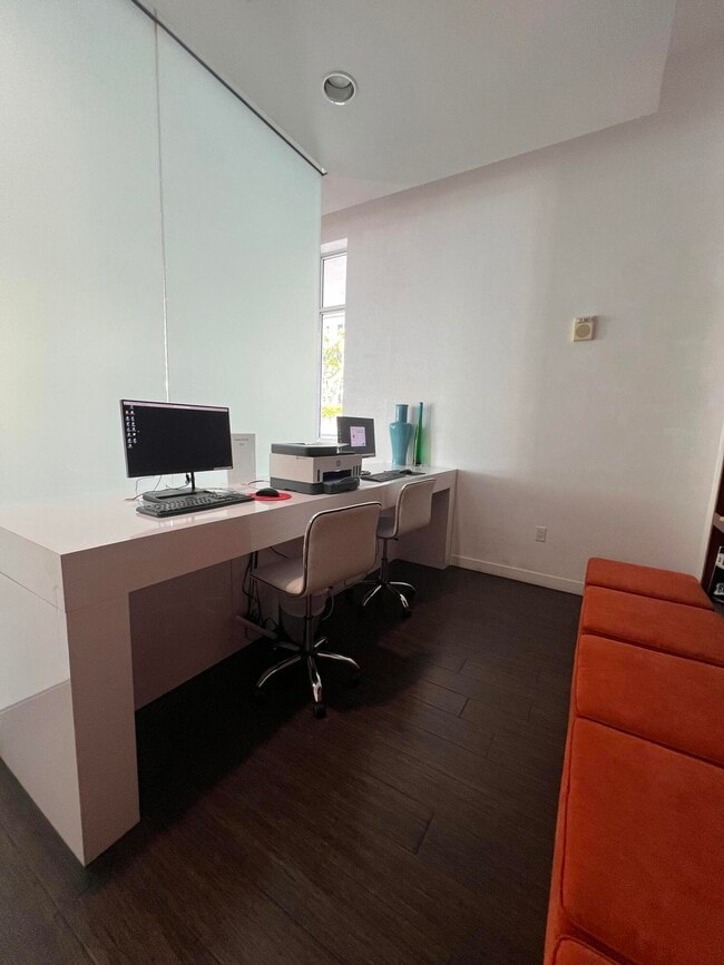 Building Photo - 300 S Australian Ave