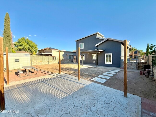 Building Photo - 13773 Paseo Central Ave