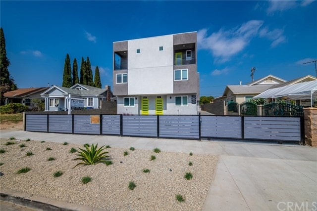 Building Photo - 1118 N Heliotrope Dr