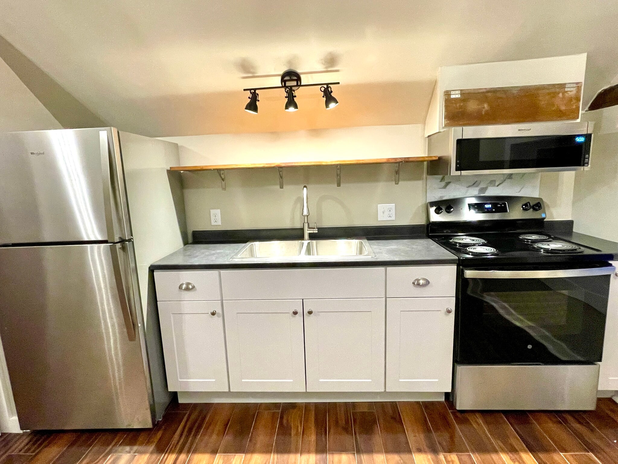 Building Photo - 20 N Main St