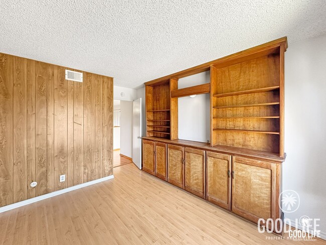 Building Photo - Spacious 4Bd/3Ba Townhome near SDSU