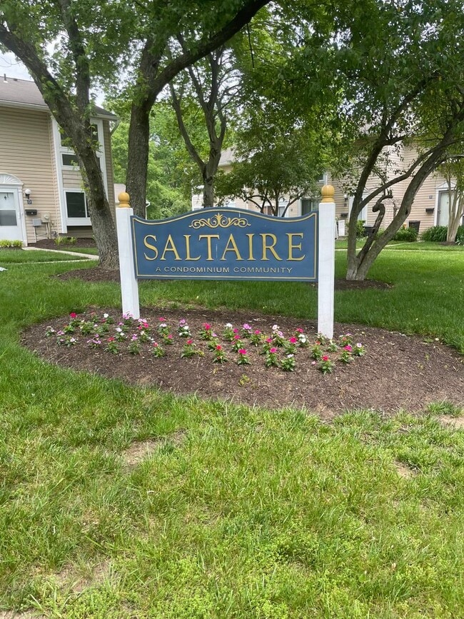 Building Photo - End unit townhome in Annapolis!
