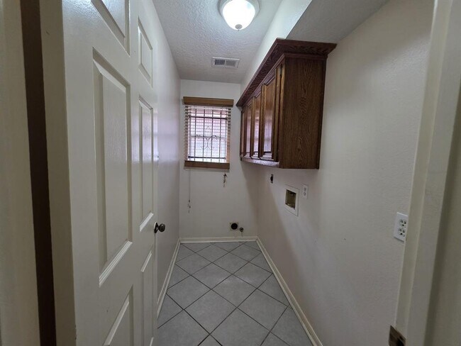 Building Photo - 4219 Meadowchase Ln