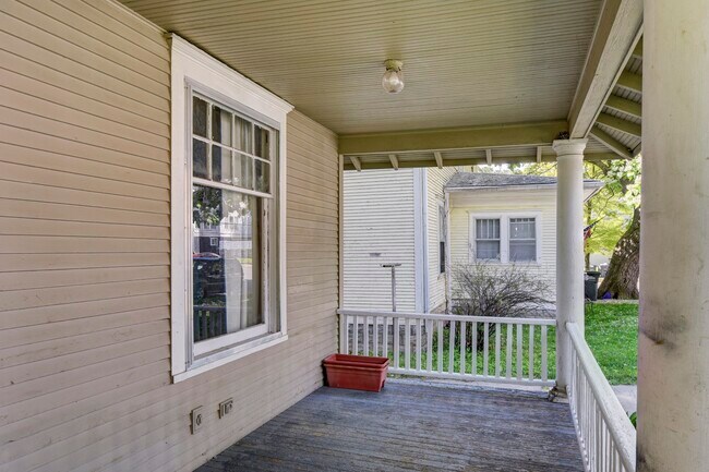 Building Photo - 307 N 31st St