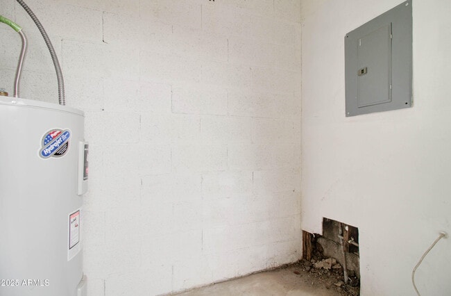 Building Photo - 2311 E Hartford Ave