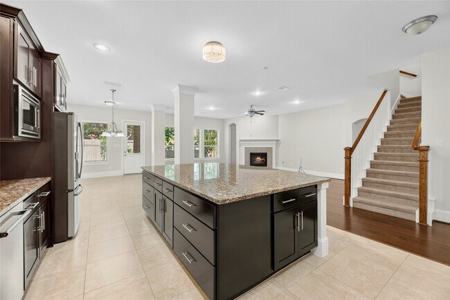 Building Photo - 10510 Trinity Springs Dr