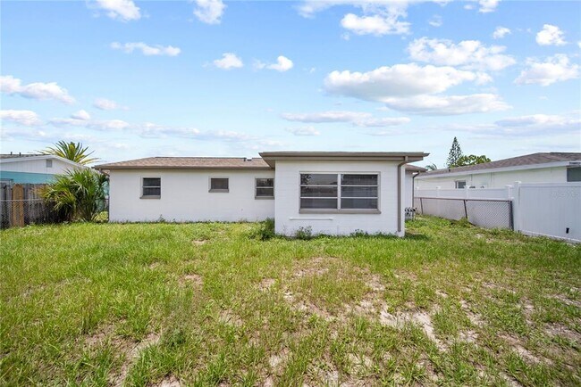 Building Photo - 8247 Saybrook Dr