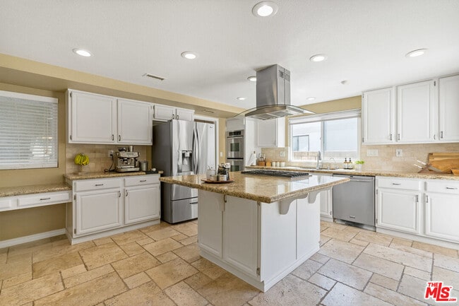 Building Photo - 683 Triunfo Canyon Rd