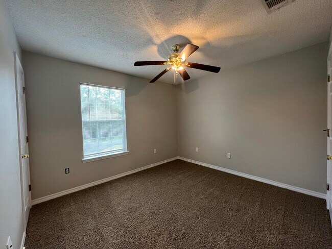 Building Photo - 232 Runnymeade Dr