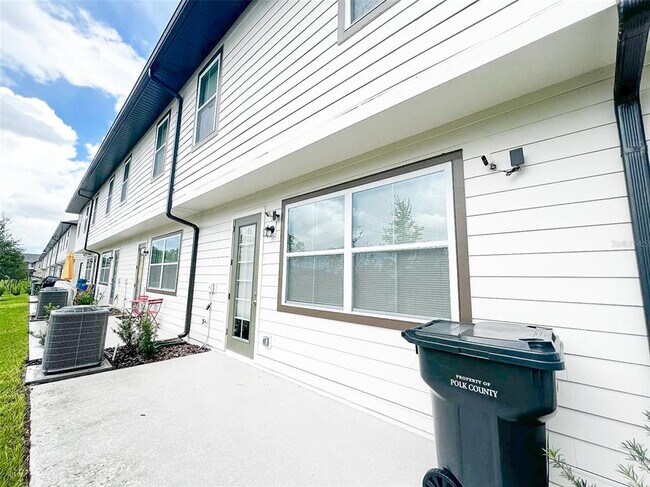 Building Photo - 868 Longboat Dr