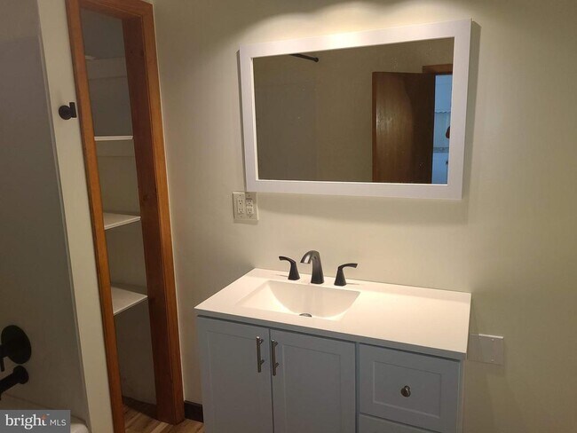 Building Photo - 65 E Hanover St