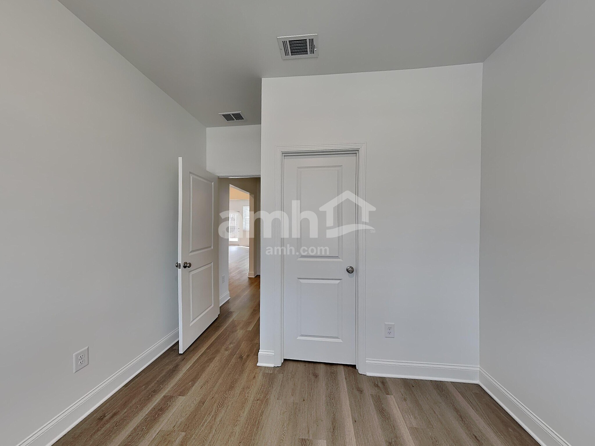 Building Photo - 380 Pointe Dr