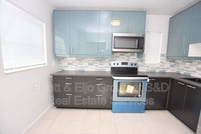 Building Photo - 117 Flamingo Dr