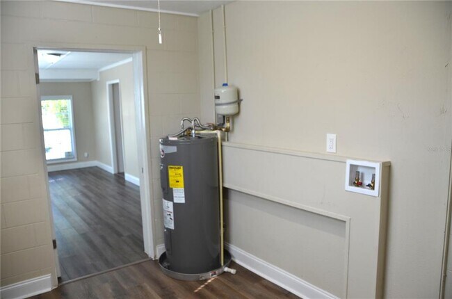 Building Photo - 1108 Flamingo Dr